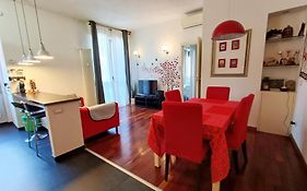 The Red Suite In Florence With Free Parking